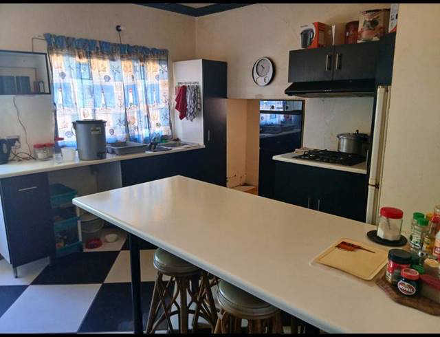 4 BEDROOM HOUSE FOR SALE IN JANSENVILLE